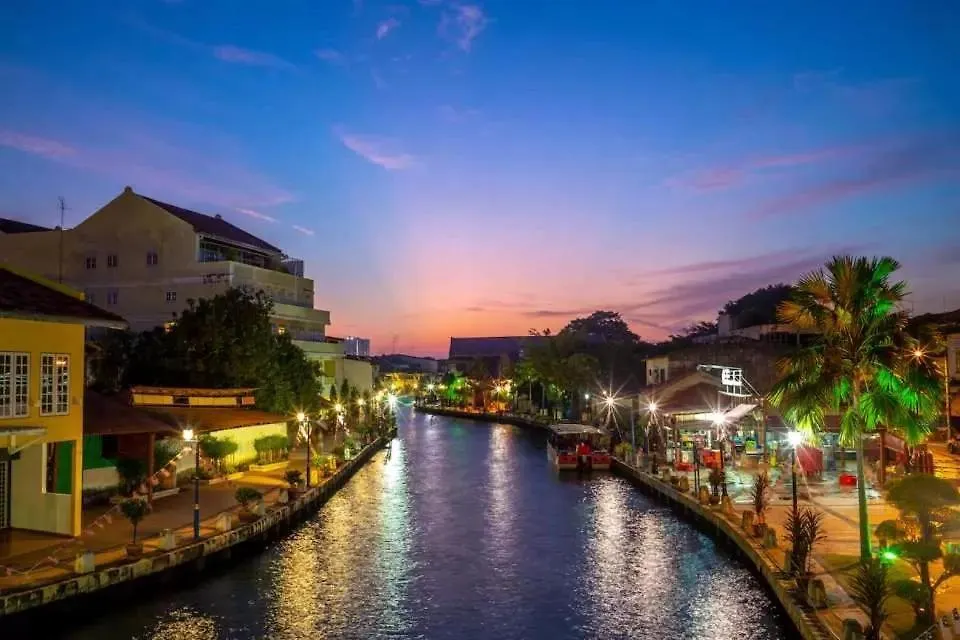 Private Jacuzzi With Outdoor Cinema 7Pax-Jonker Apartment Malacca